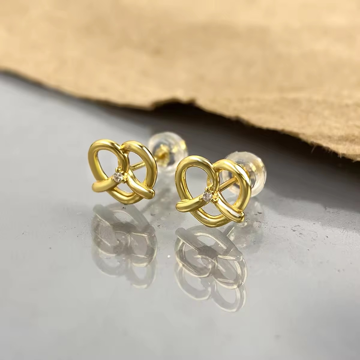 Kleine Breze Ohrstecker, 925 Sterling Silber, 18K Gold