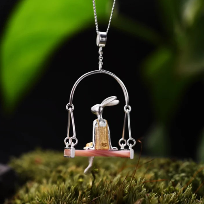 Handgefertigte Halskette "Hase auf Schaukel", 925er Silber, Shell