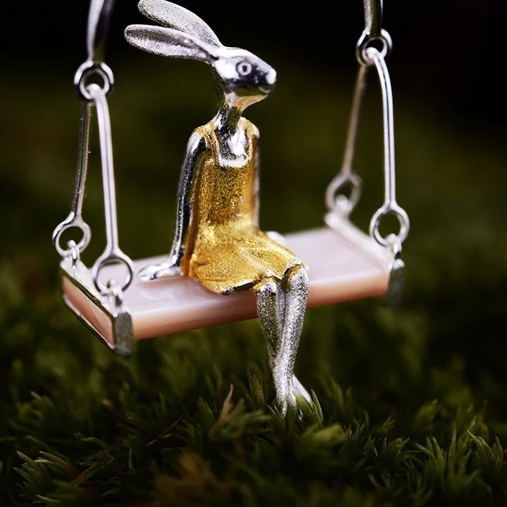 Handgefertigte Halskette "Hase auf Schaukel", 925er Silber, Shell