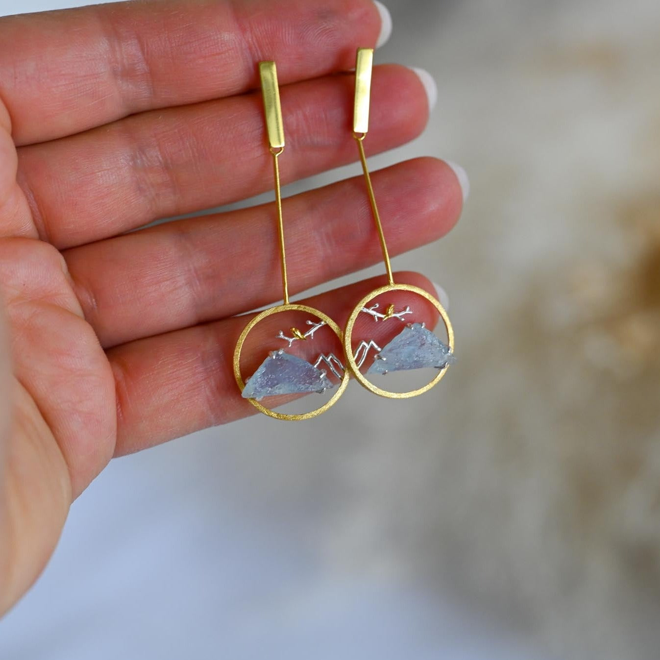 Handgemachte Hängeohrringe Aquamarin Berge, 925er Silber, 18K Gold