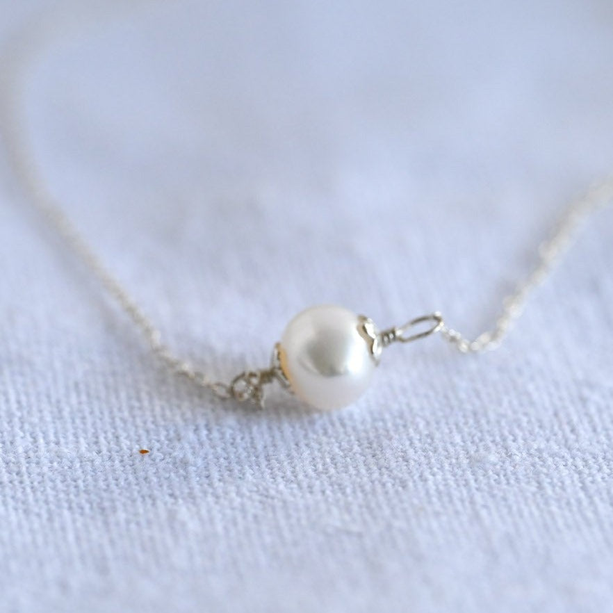 Delicate Minimalist Pearl Necklace made of 925 Sterling Silver