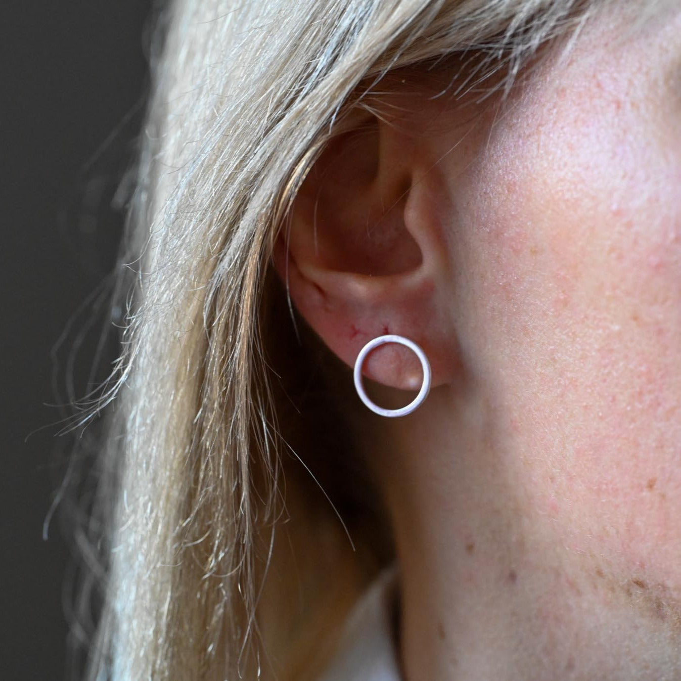 Simple circle stud earrings