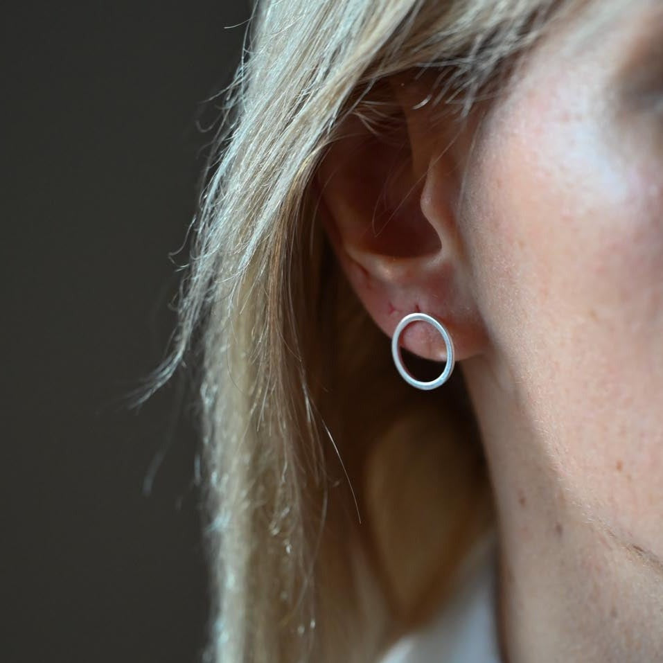 Simple circle stud earrings
