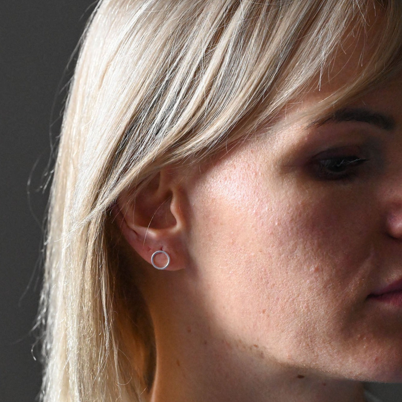 Simple circle stud earrings