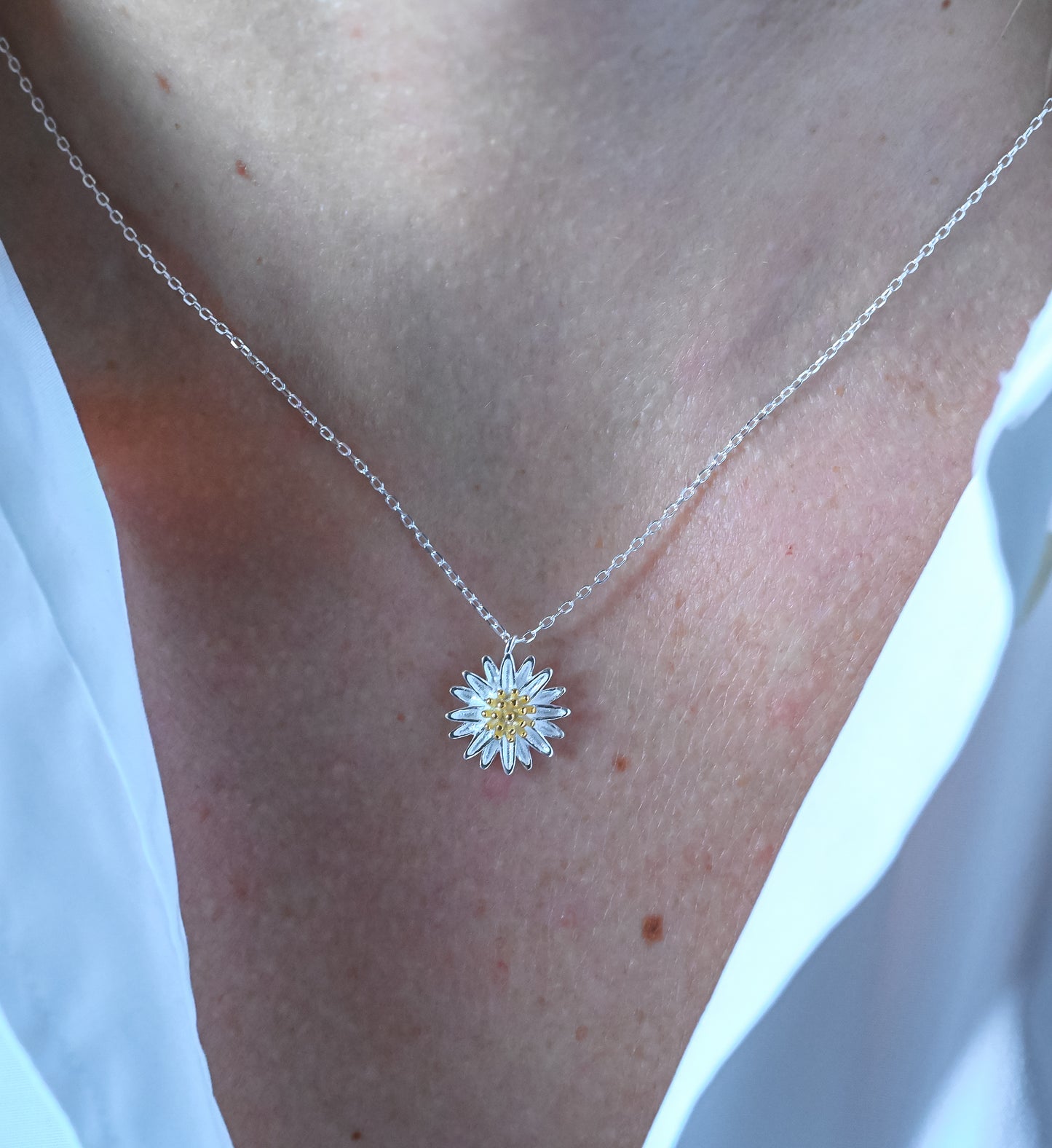Necklace with large daisy pendant, 925 silver