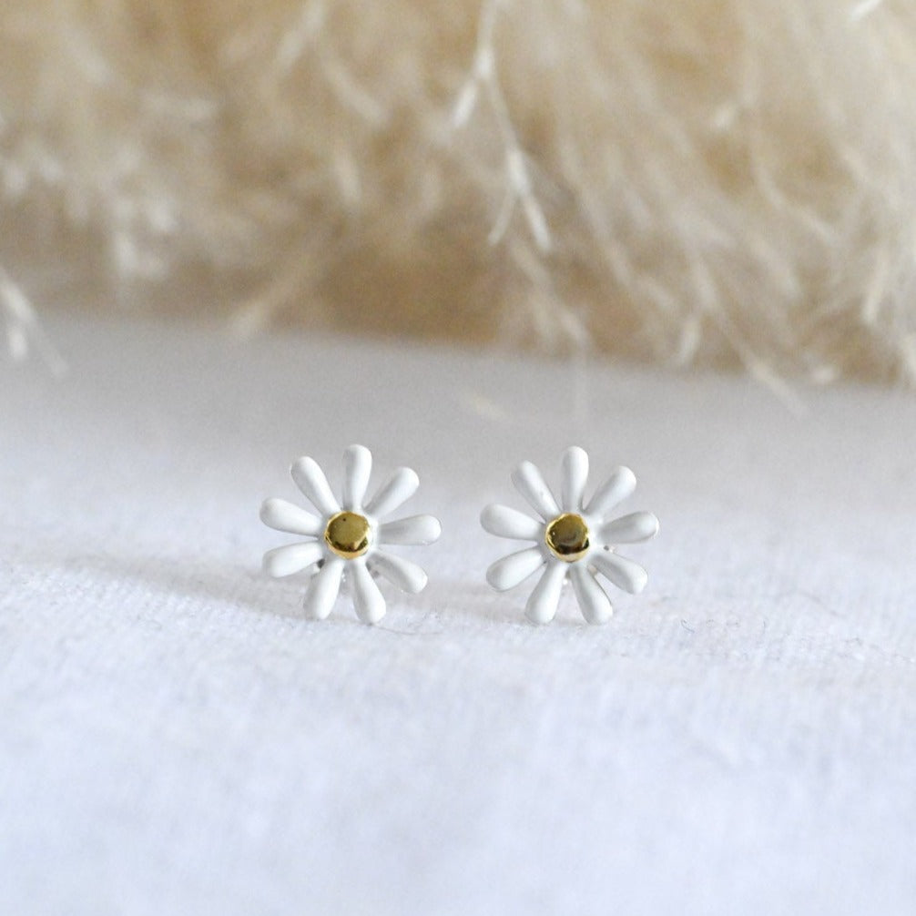 Small white chamomile stud earrings, 925 Sterling silver, enamel
