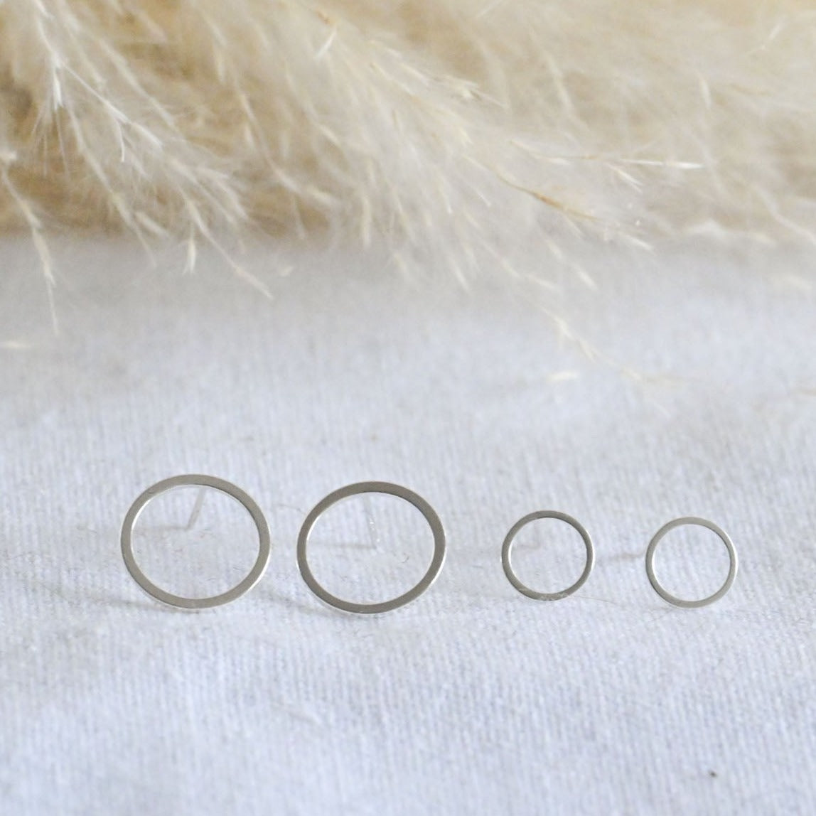 Simple circle stud earrings