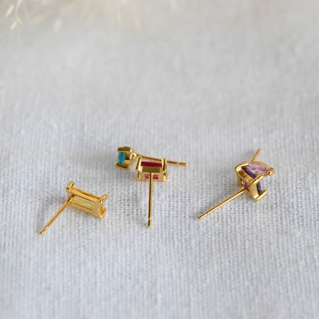 Asymmetrische Ohrstecker 5 Stück mit buntem Zirkon, 925er Silber, 18K Gold