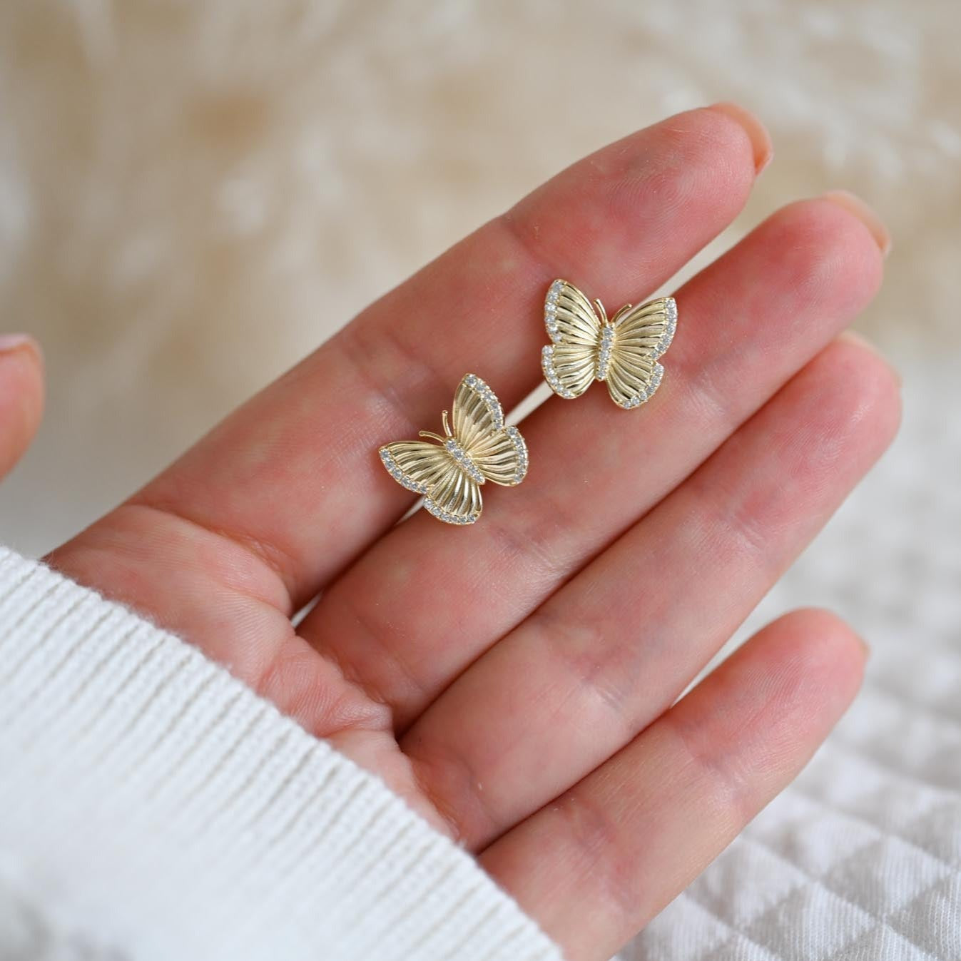 Necklace "Large fluttering butterflies"