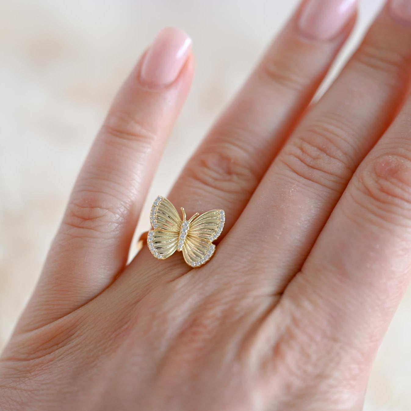 Adjustable ring "Large fluttering butterflies"