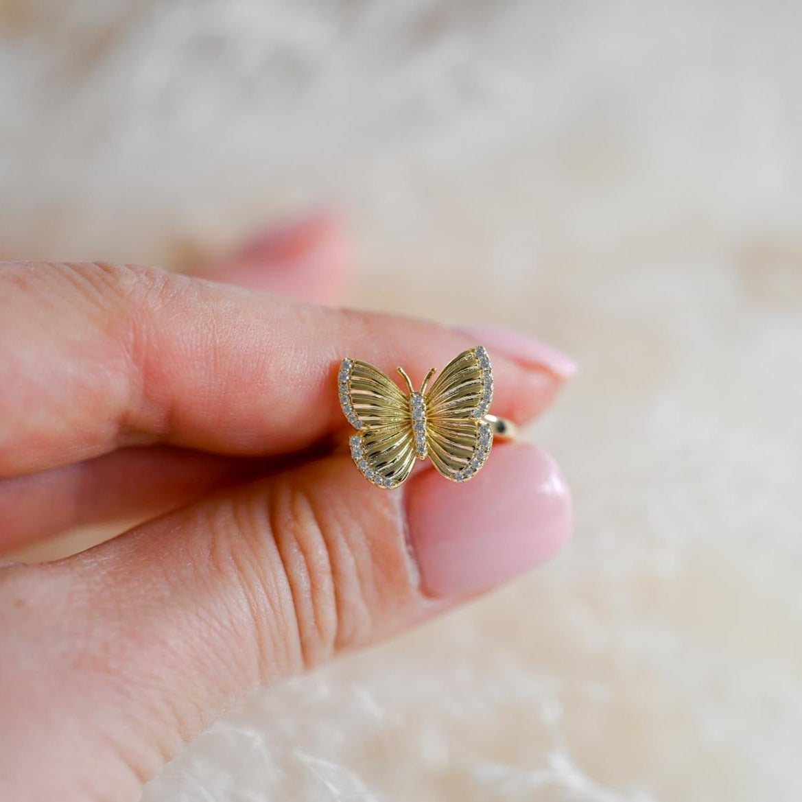Adjustable ring "Large fluttering butterflies"