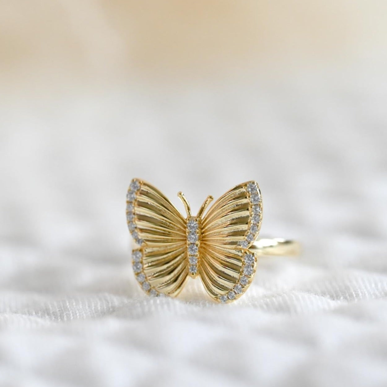 Adjustable ring "Large fluttering butterflies"