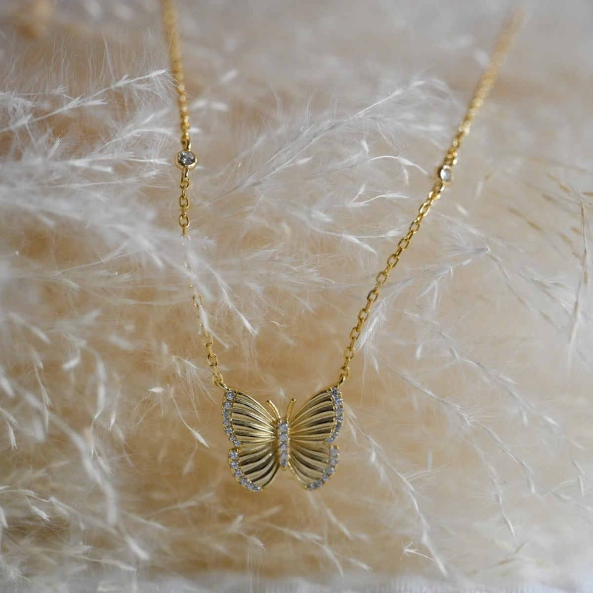 Necklace "Large fluttering butterflies"