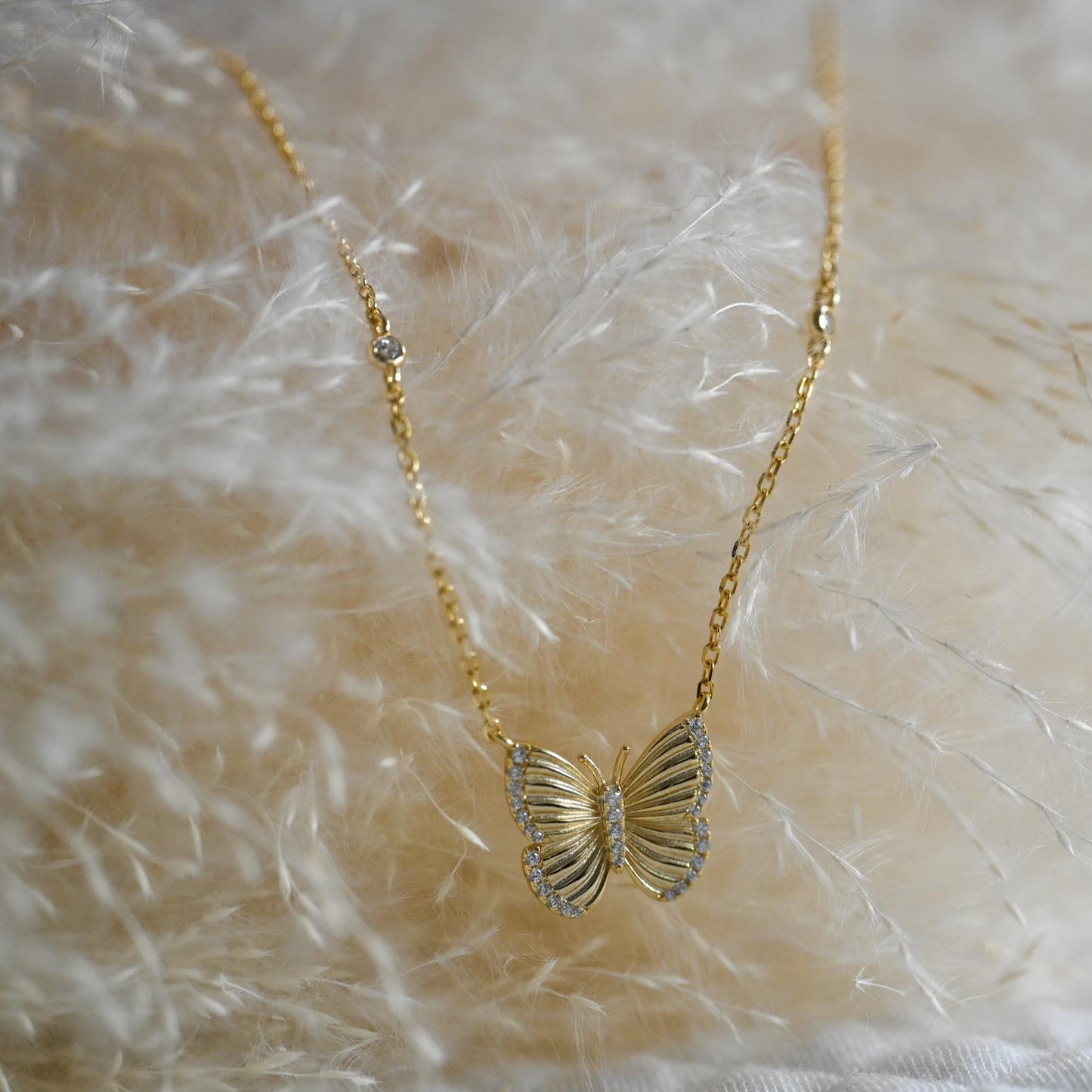 Necklace "Large fluttering butterflies"