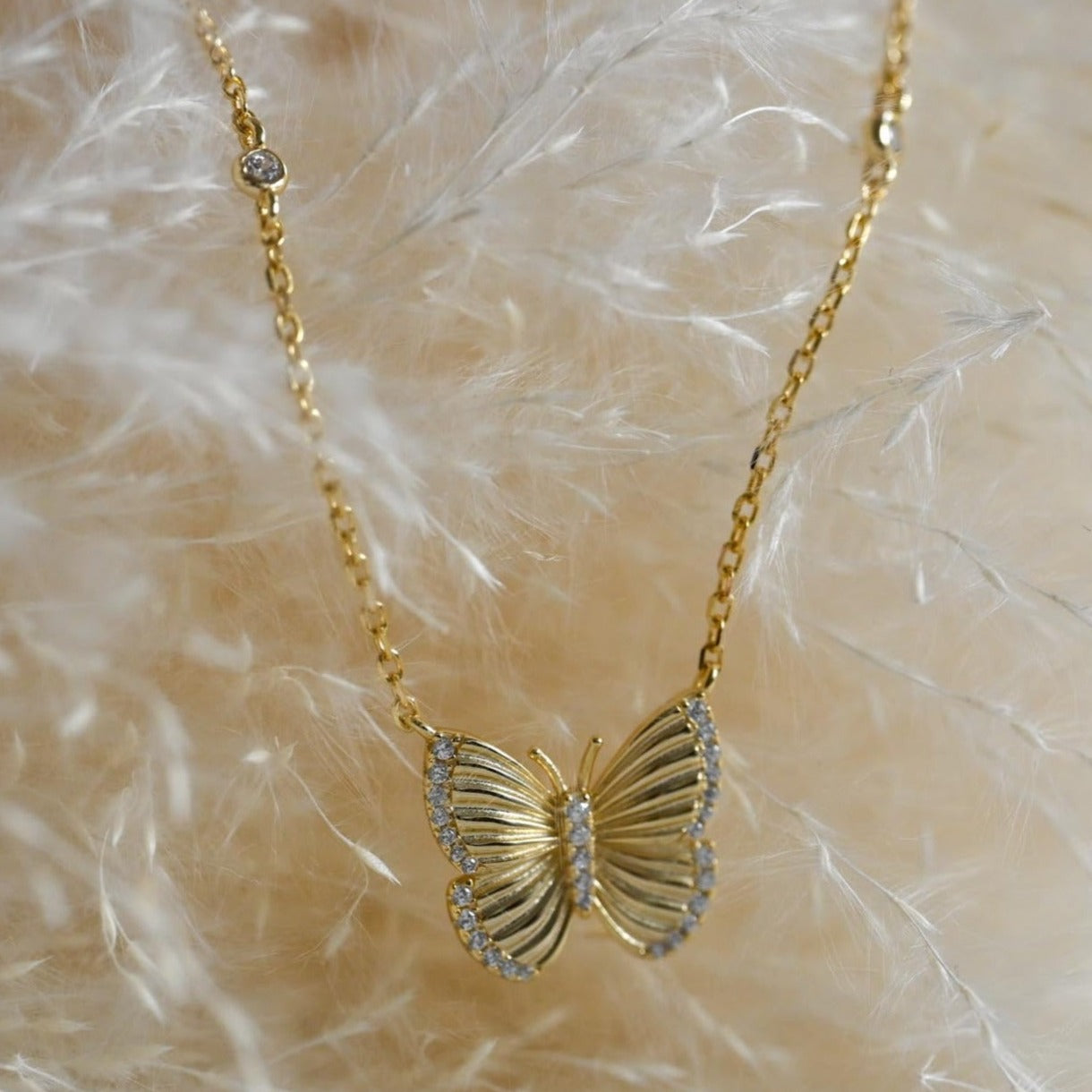 Necklace "Large fluttering butterflies"