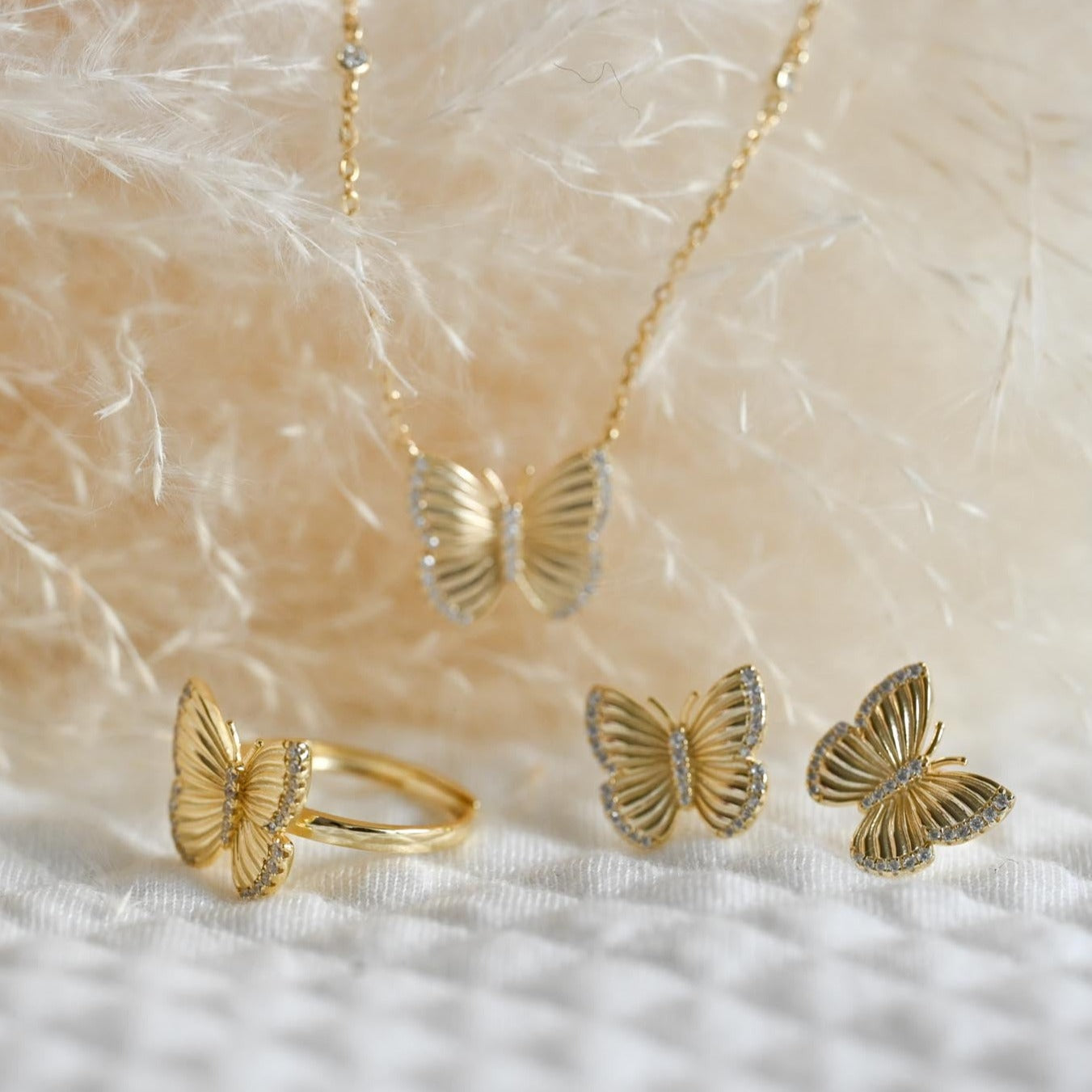 Adjustable ring "Large fluttering butterflies"