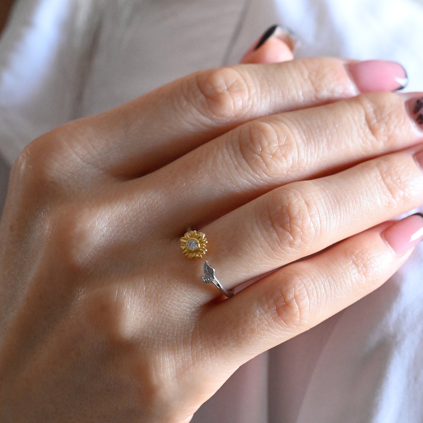 Minimalist ring sunflower