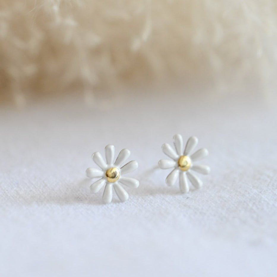 Small white chamomile stud earrings, 925 Sterling silver, enamel