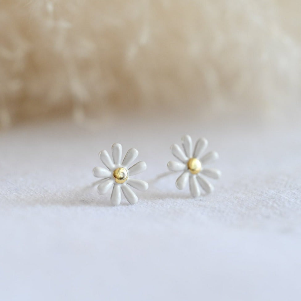 Small white chamomile stud earrings, 925 Sterling silver, enamel