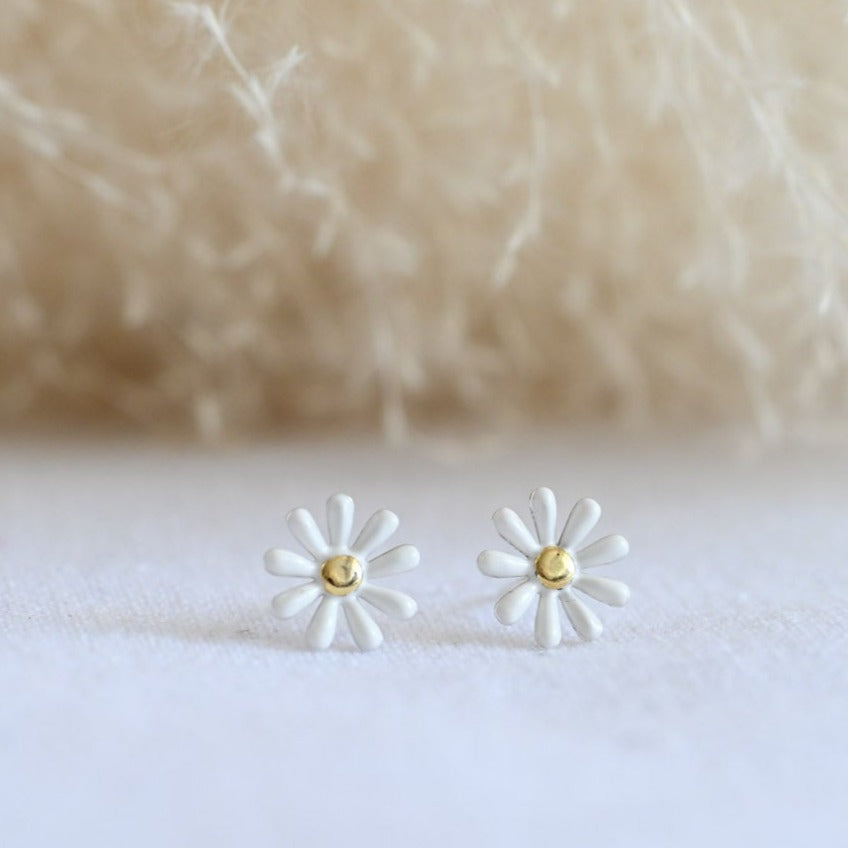 Small white chamomile stud earrings, 925 Sterling silver, enamel