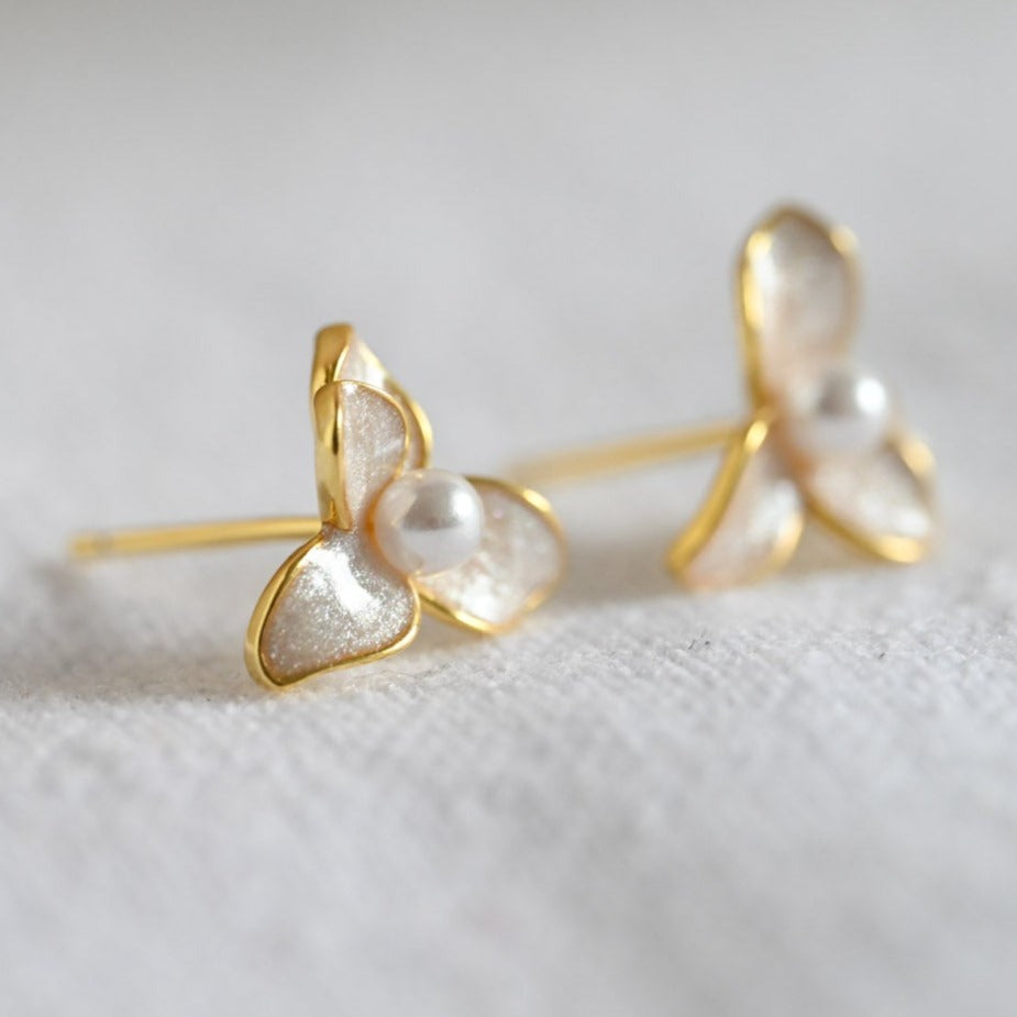 Zarte Beige Perlmutt Blume mit Perle, 925er Silber, 18K Gold