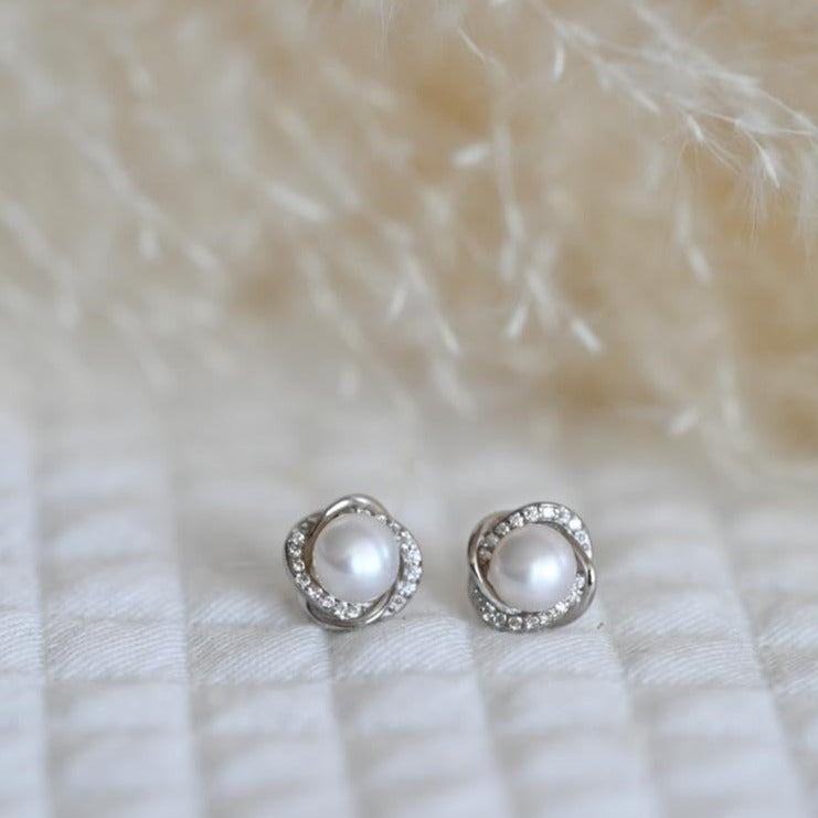 Handmade pearl earrings delicate flower