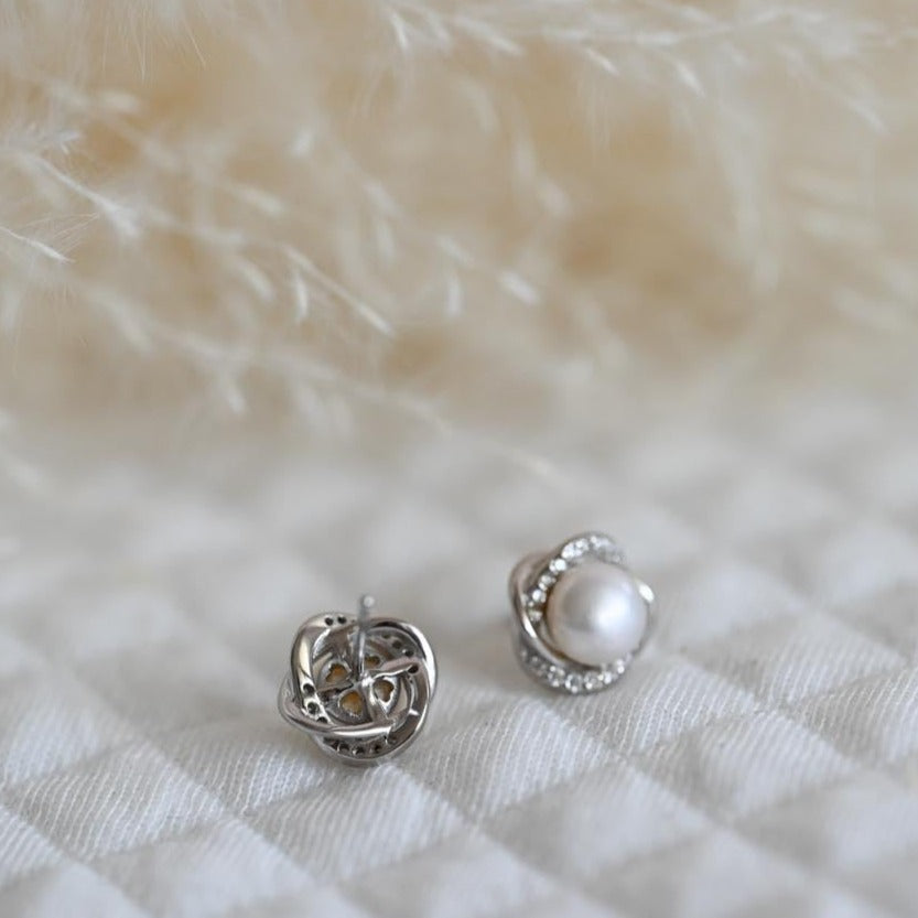 Handmade pearl earrings delicate flower