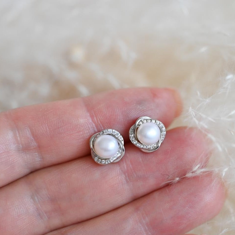 Handmade pearl earrings delicate flower
