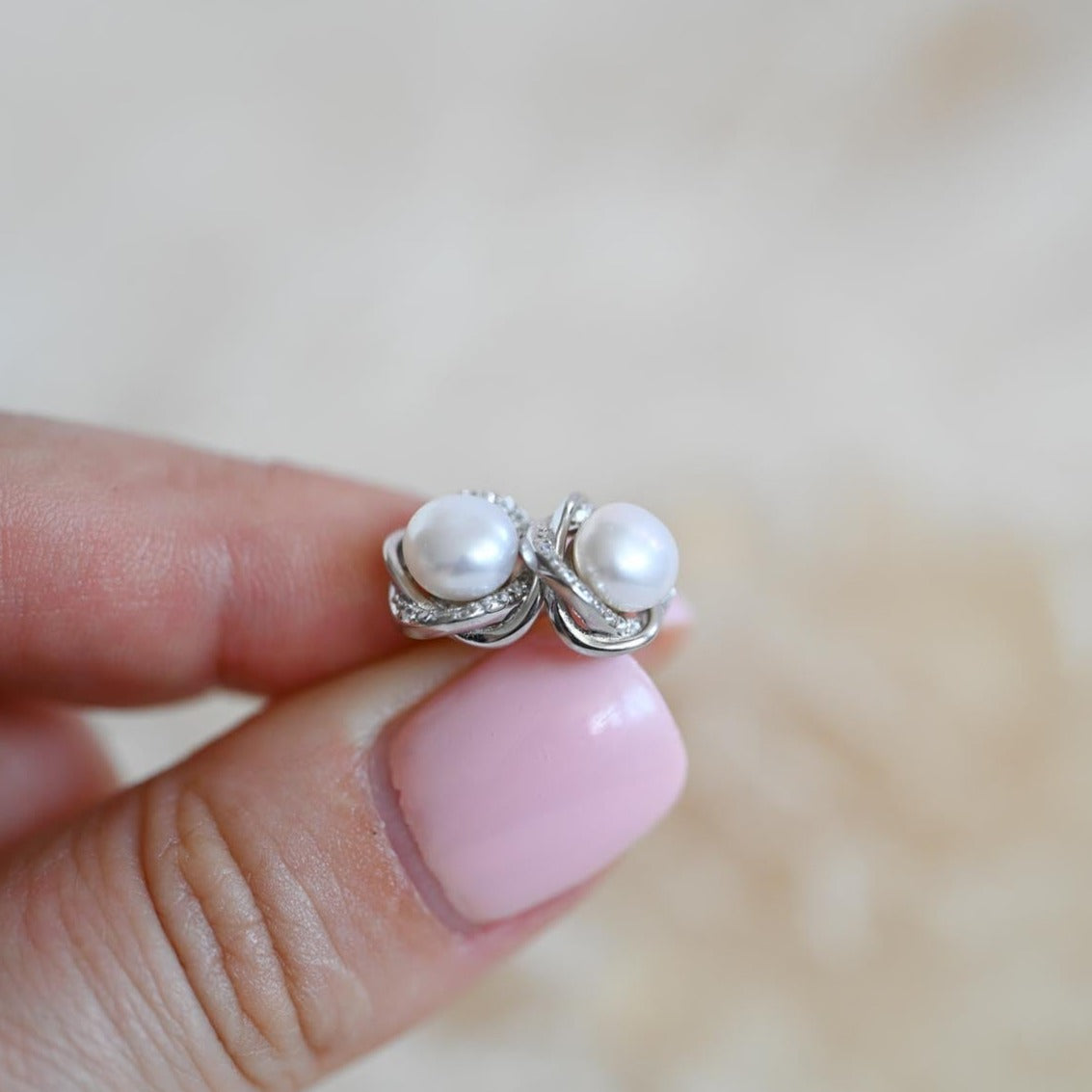 Handmade pearl earrings delicate flower