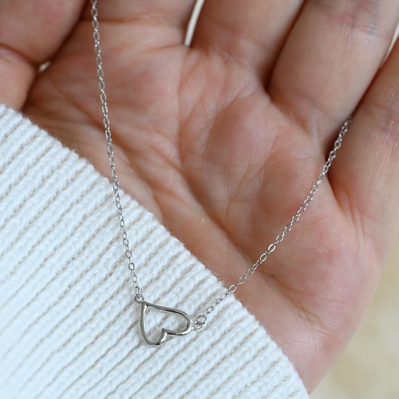 Minimalistische Halskette mit quer Herz Anhänger, 925er Silber, 18K Gold