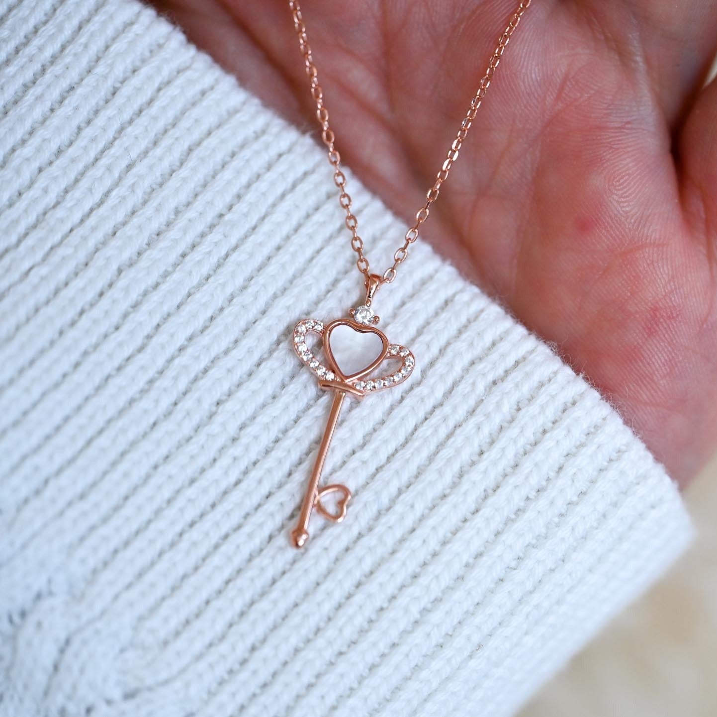 Minimalist necklace sunflower