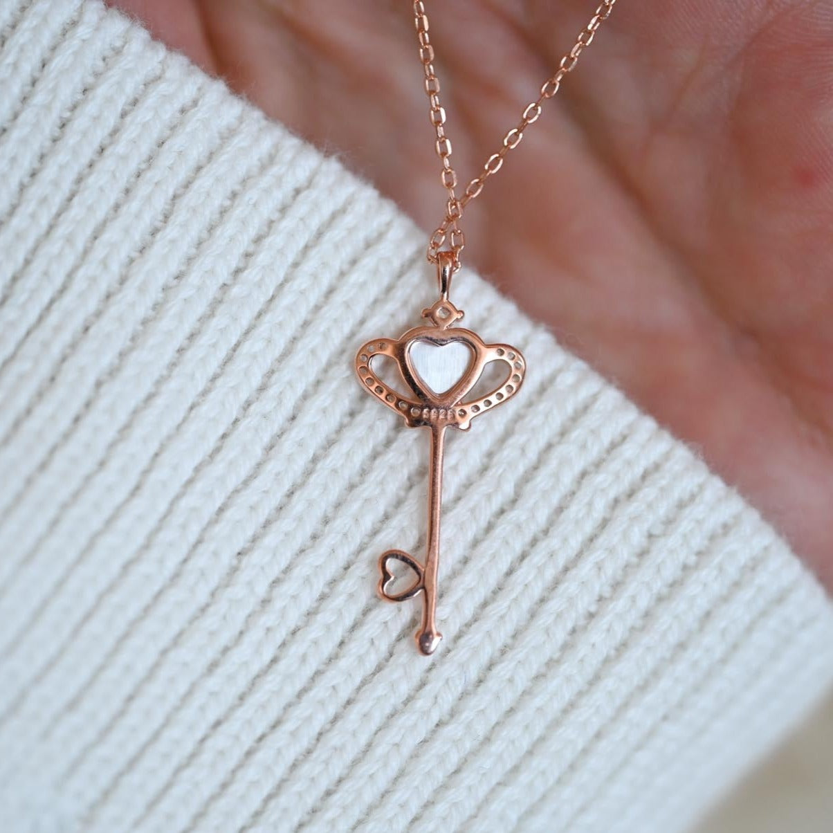 Minimalist necklace sunflower