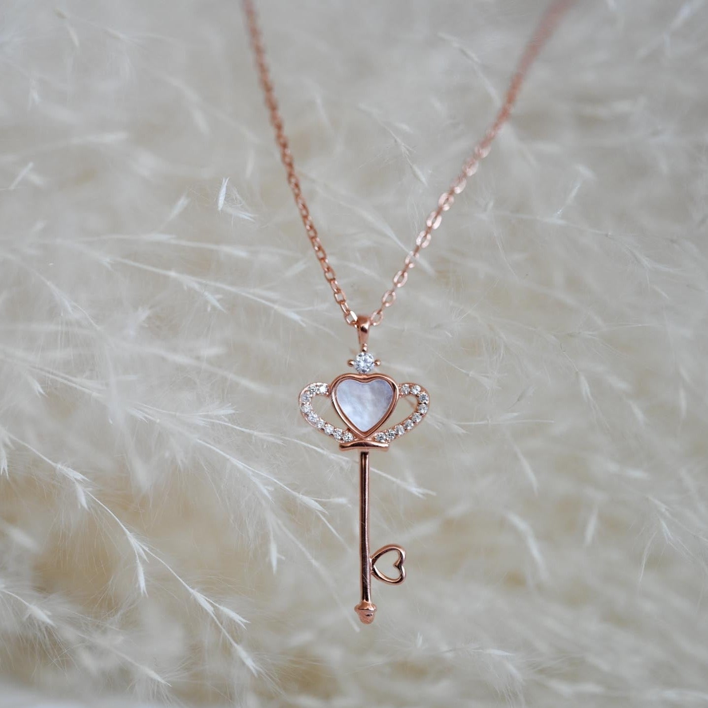 Minimalist necklace sunflower