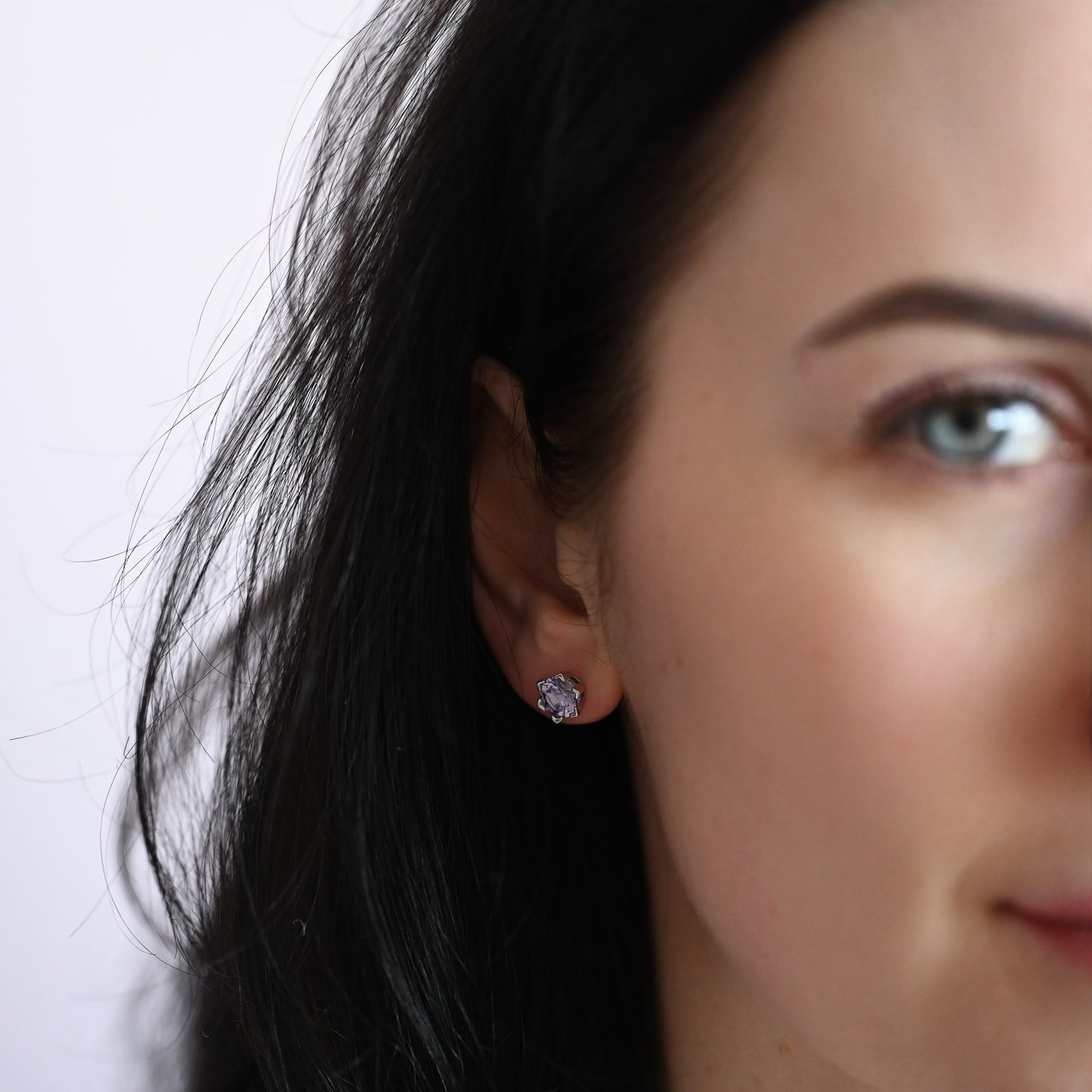 Elegante Alexandrit-Ohrstecker in 925 Sterling Silber mit 18K Goldplattierung