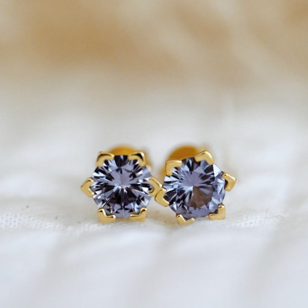 Elegante Alexandrit-Ohrstecker in 925 Sterling Silber mit 18K Goldplattierung