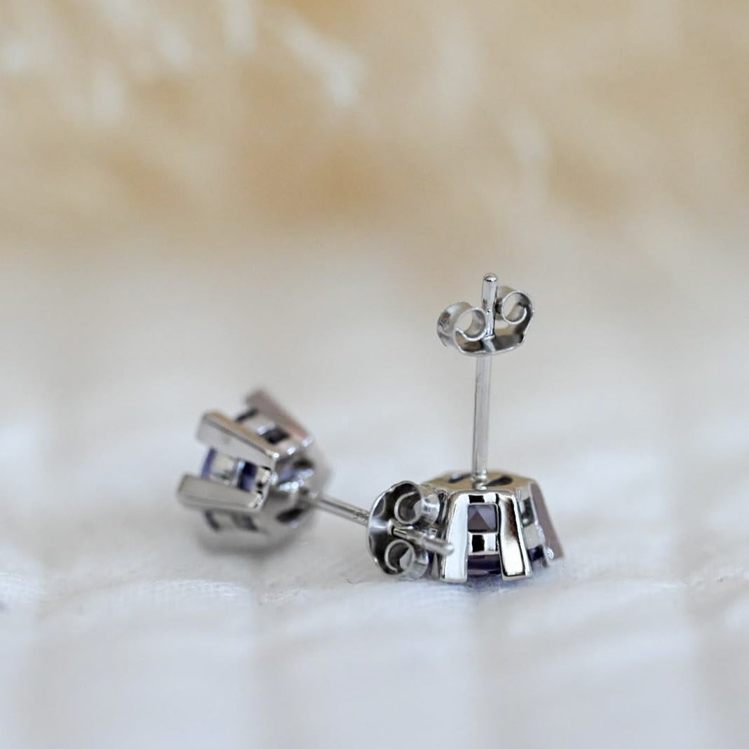 Elegante Alexandrit-Ohrstecker in 925 Sterling Silber mit 18K Goldplattierung