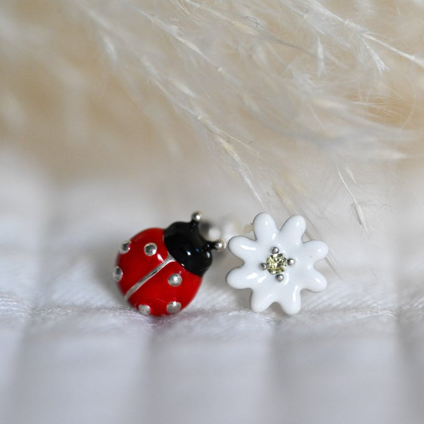 Asymmetrical stud earrings bee and daisy, 925 silver, enamel