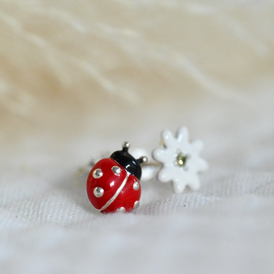 Asymmetrical stud earrings bee and daisy, 925 silver, enamel