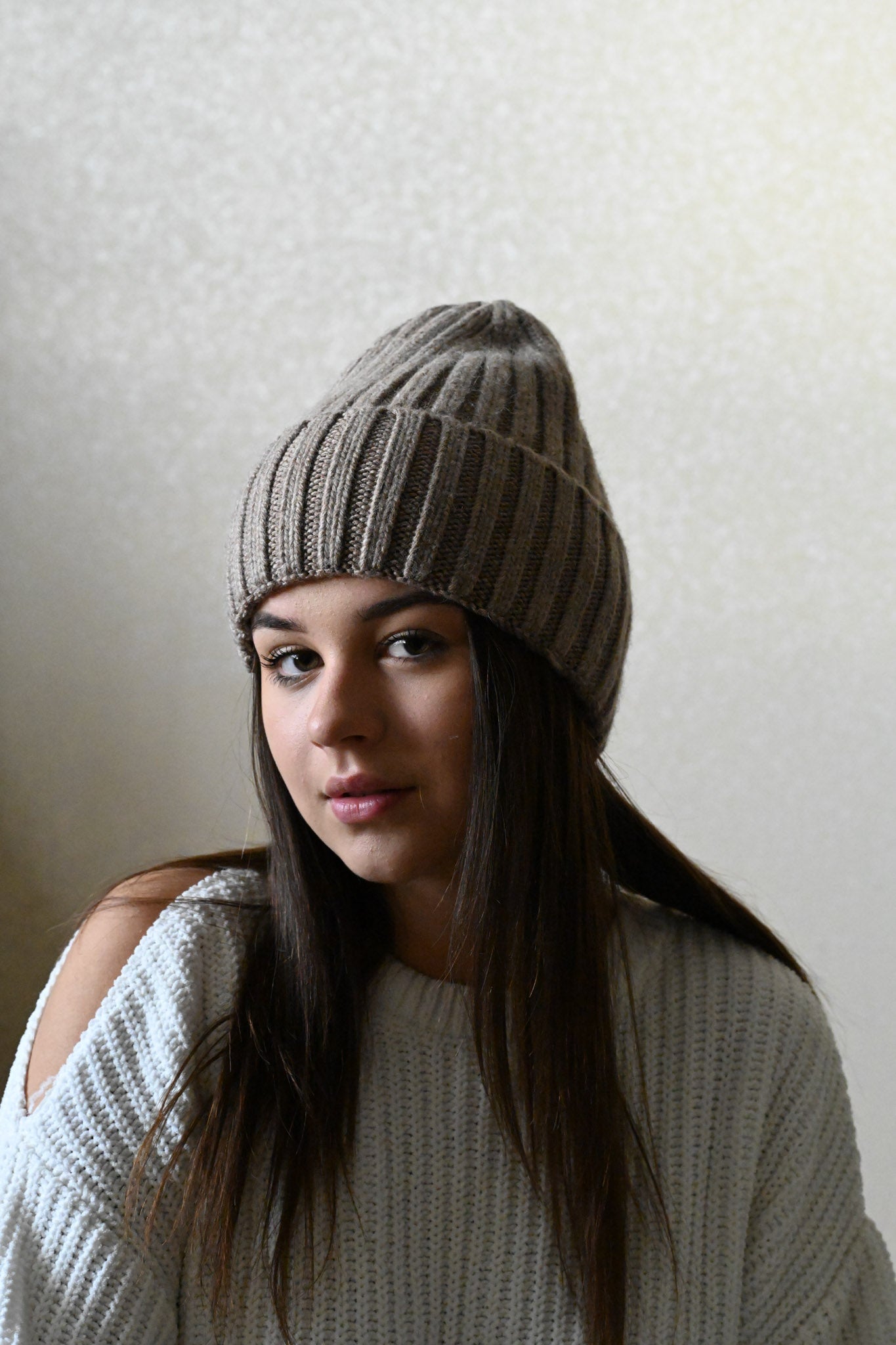 Thick warm winter hat 100% wool, brown