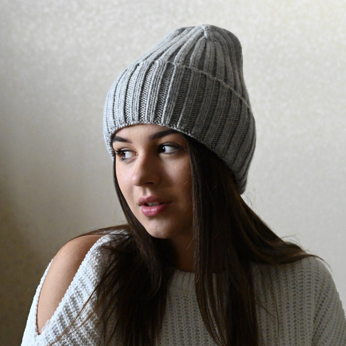 Thick warm winter hat 100% wool, grey