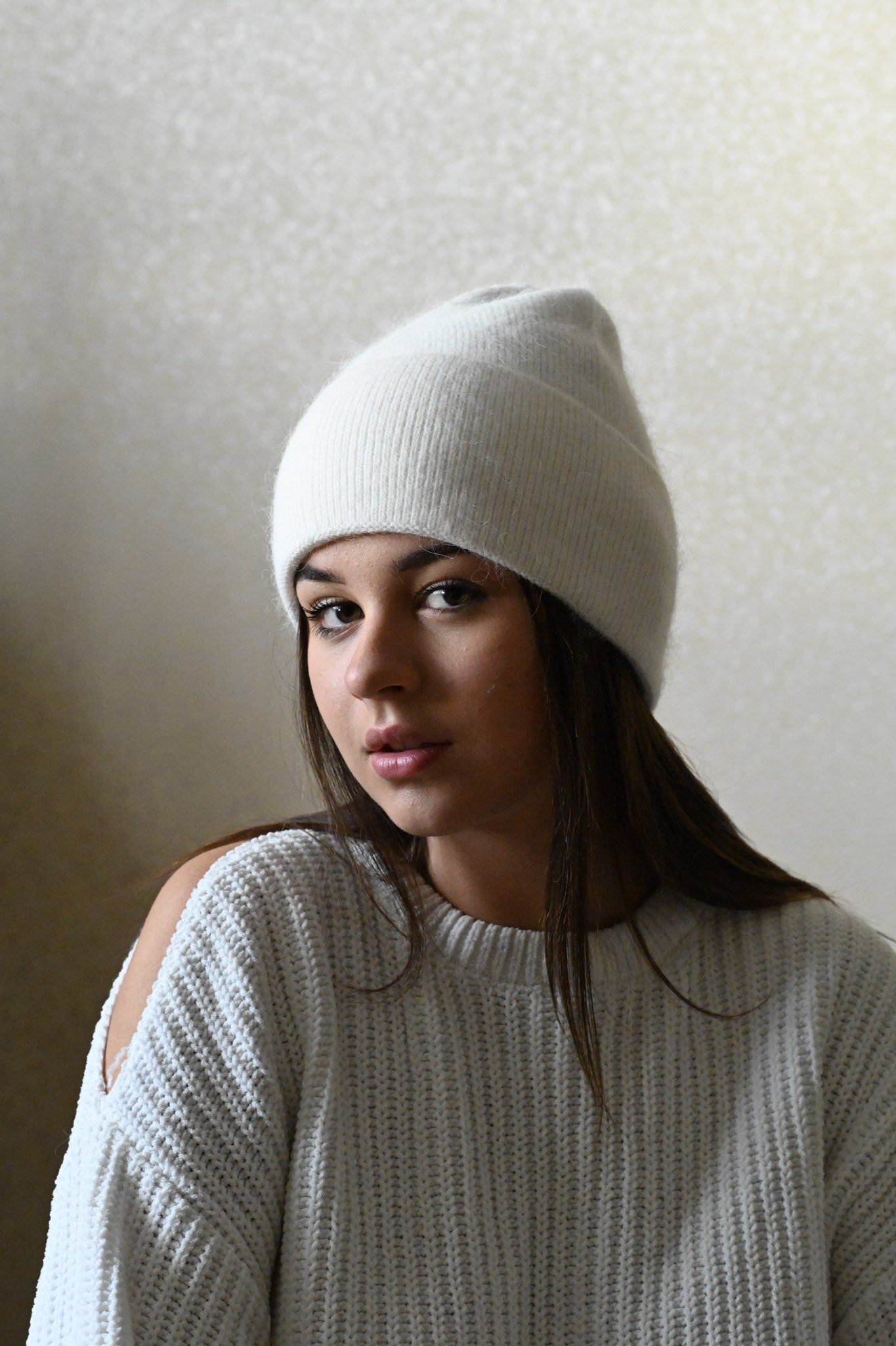 Warm, soft and fluffy hat made of merino wool and angora wool, white