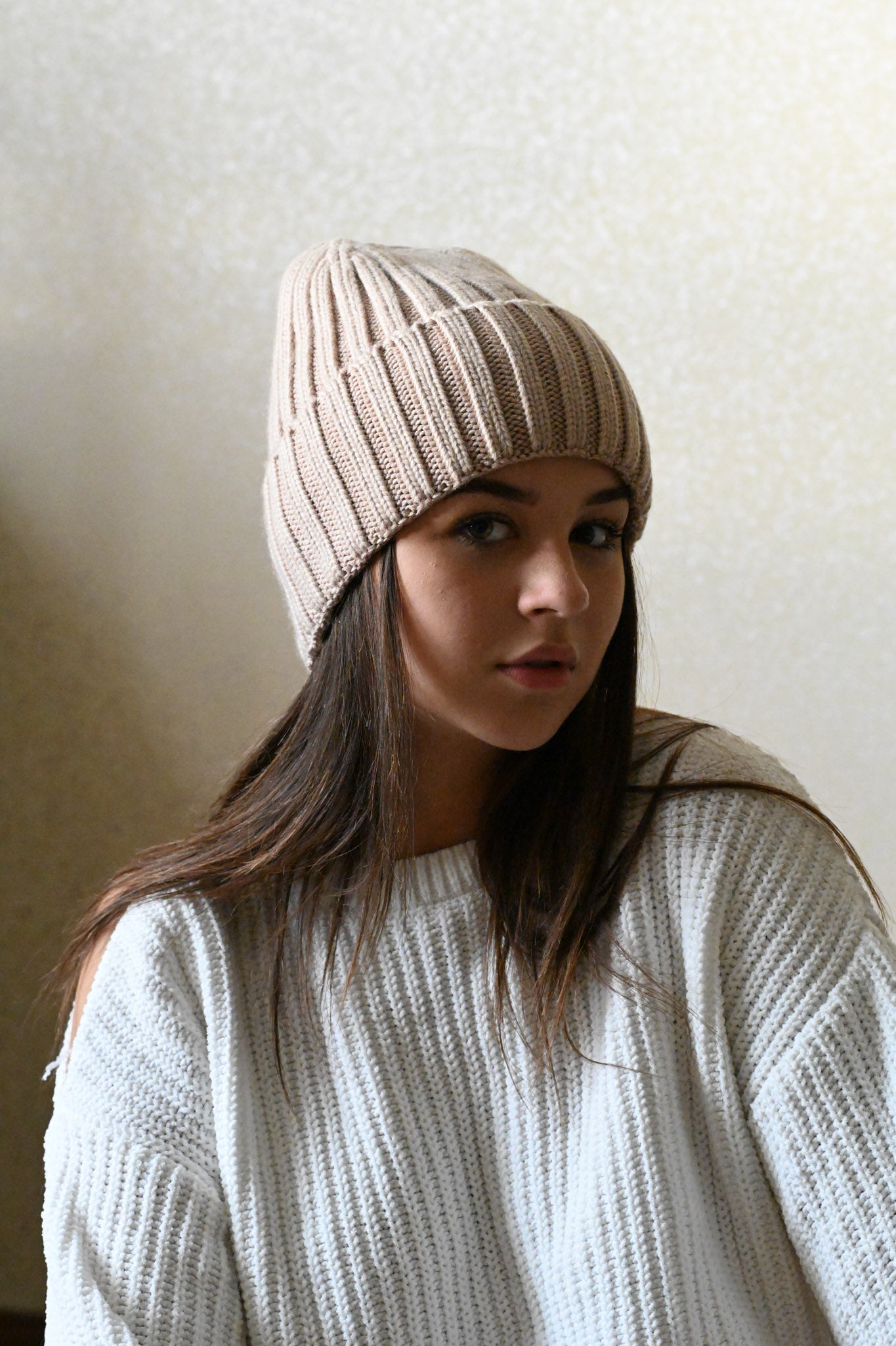 Thick warm winter hat 100% wool, beige