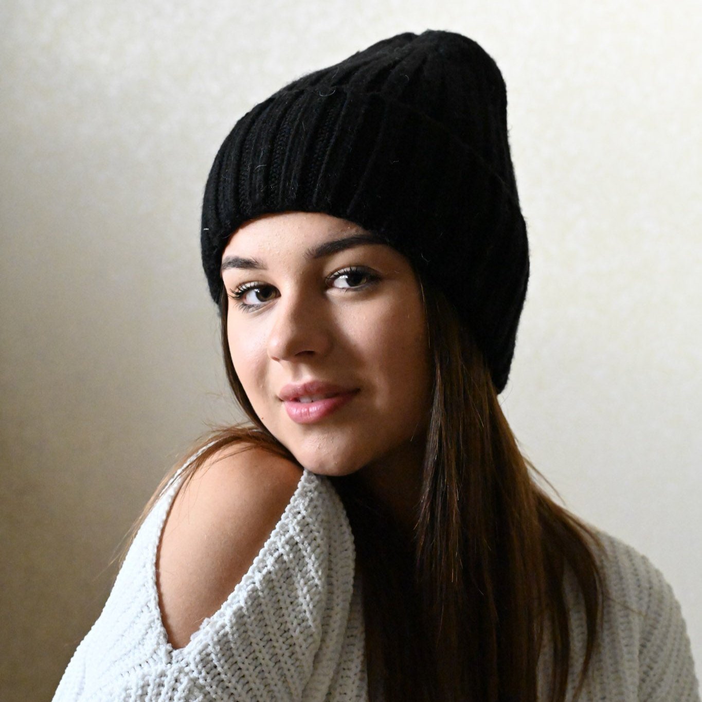 Thick warm winter hat 100% wool, black