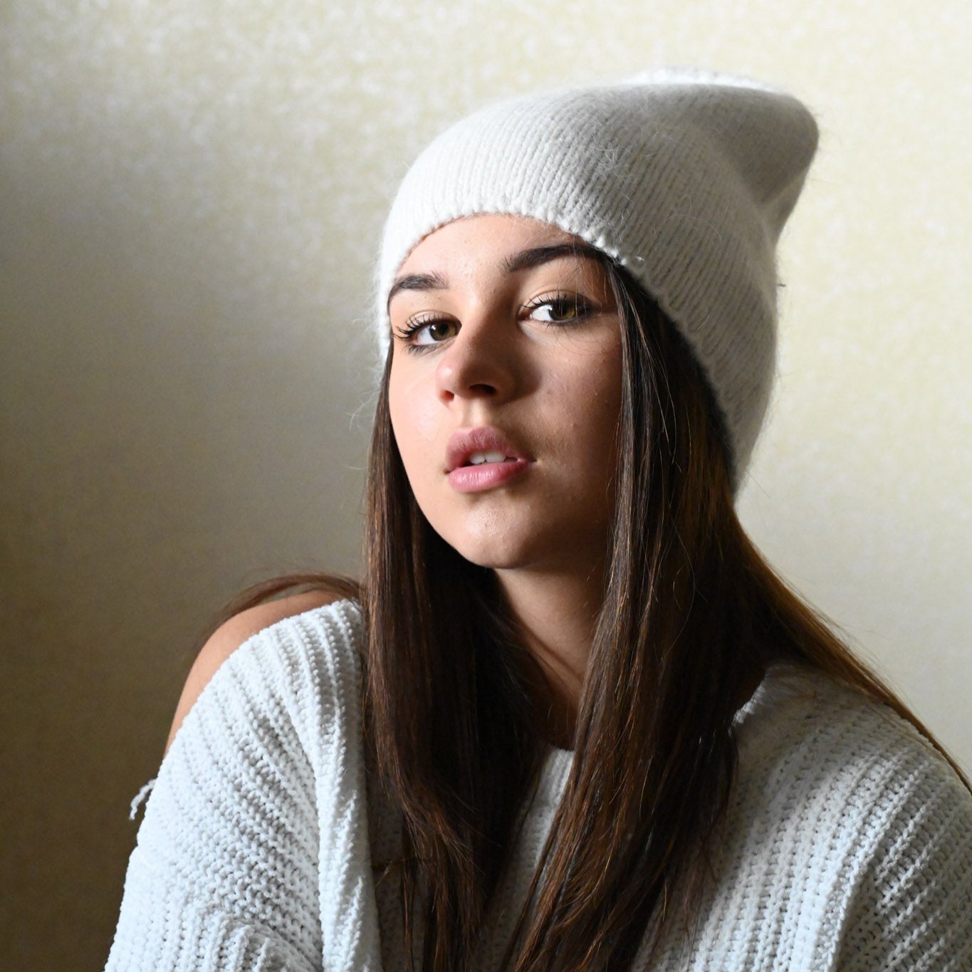 Thin soft beanie made of Angora wool, white