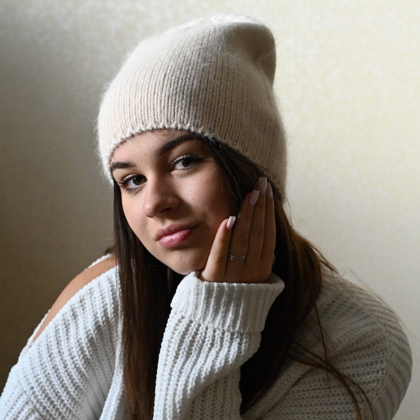 Thin soft beanie made of Angora wool, beige