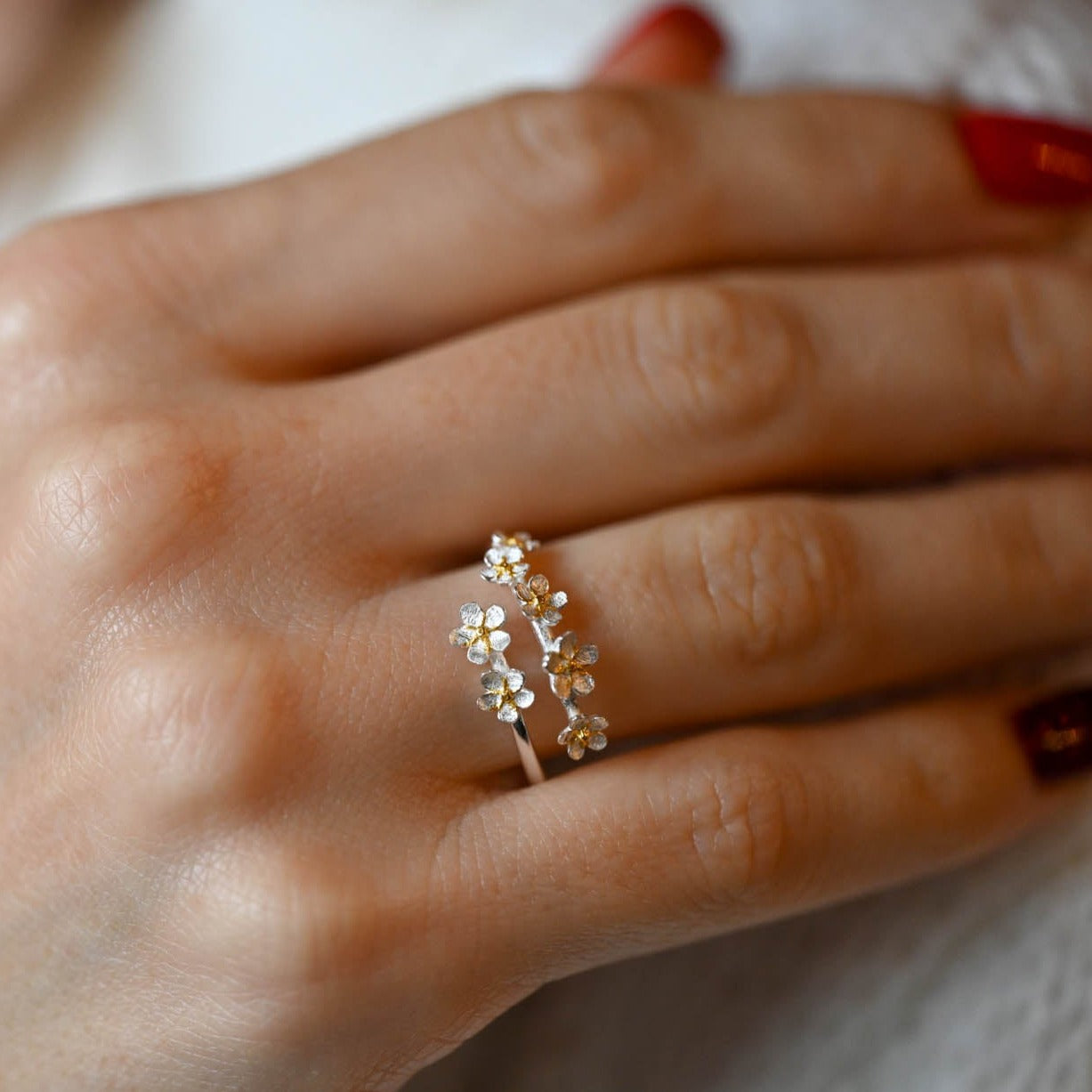 Handgefertigter Ring Vergissmeinnicht kleine Blumen, 925er Silber, 18K Gold