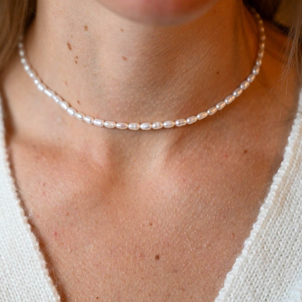 Choker made of natural freshwater pearls rice pearls