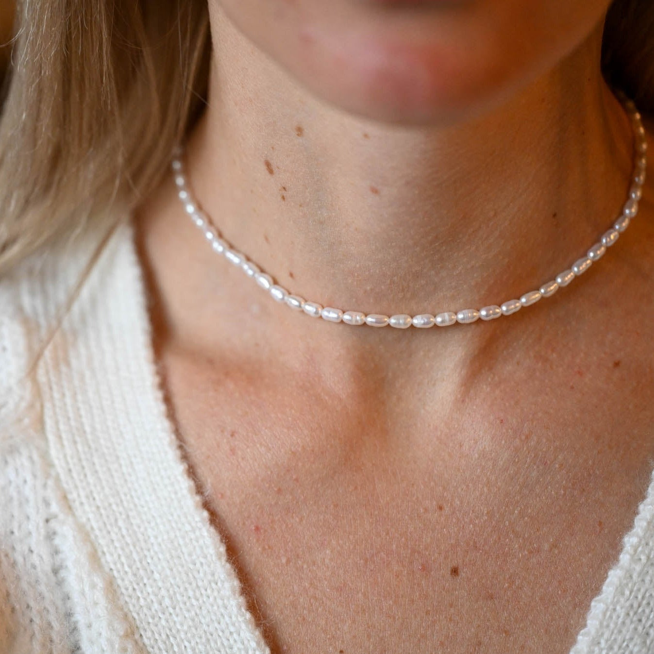 Choker made of natural freshwater pearls rice pearls