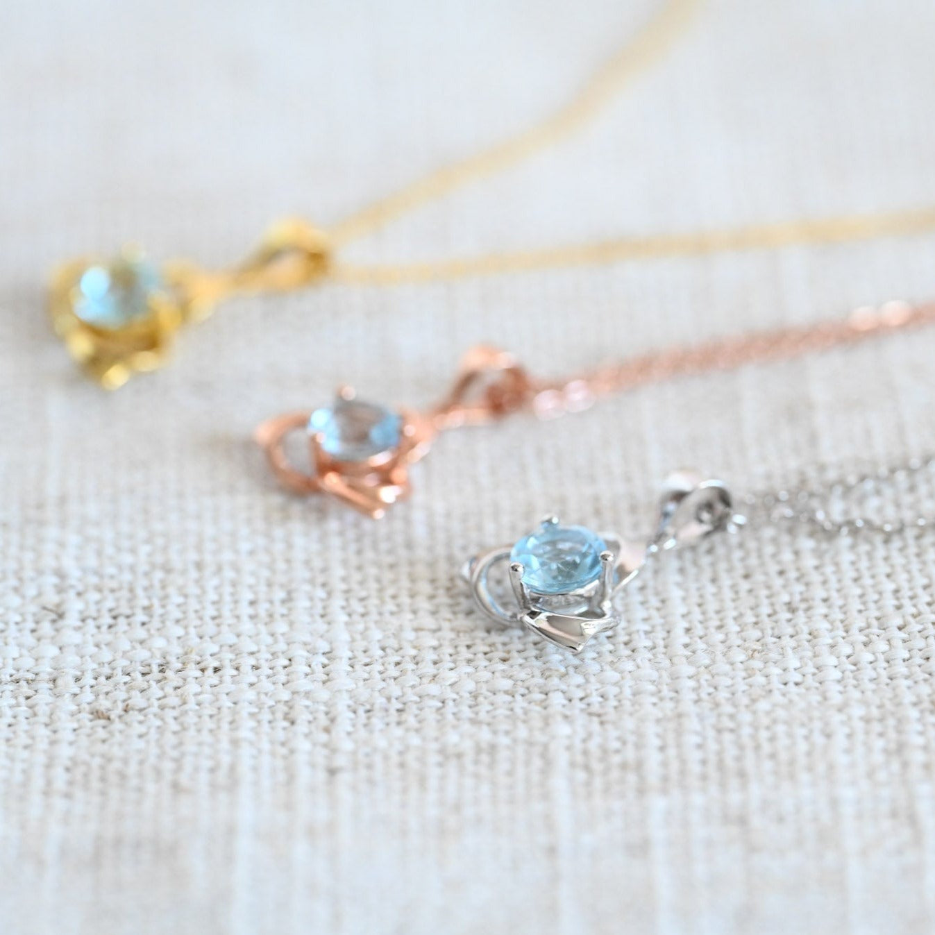Zarte Minimalistische Halskette  Natürlicher Topaz Blume, 925er Silber, 18K Gold, Roségold