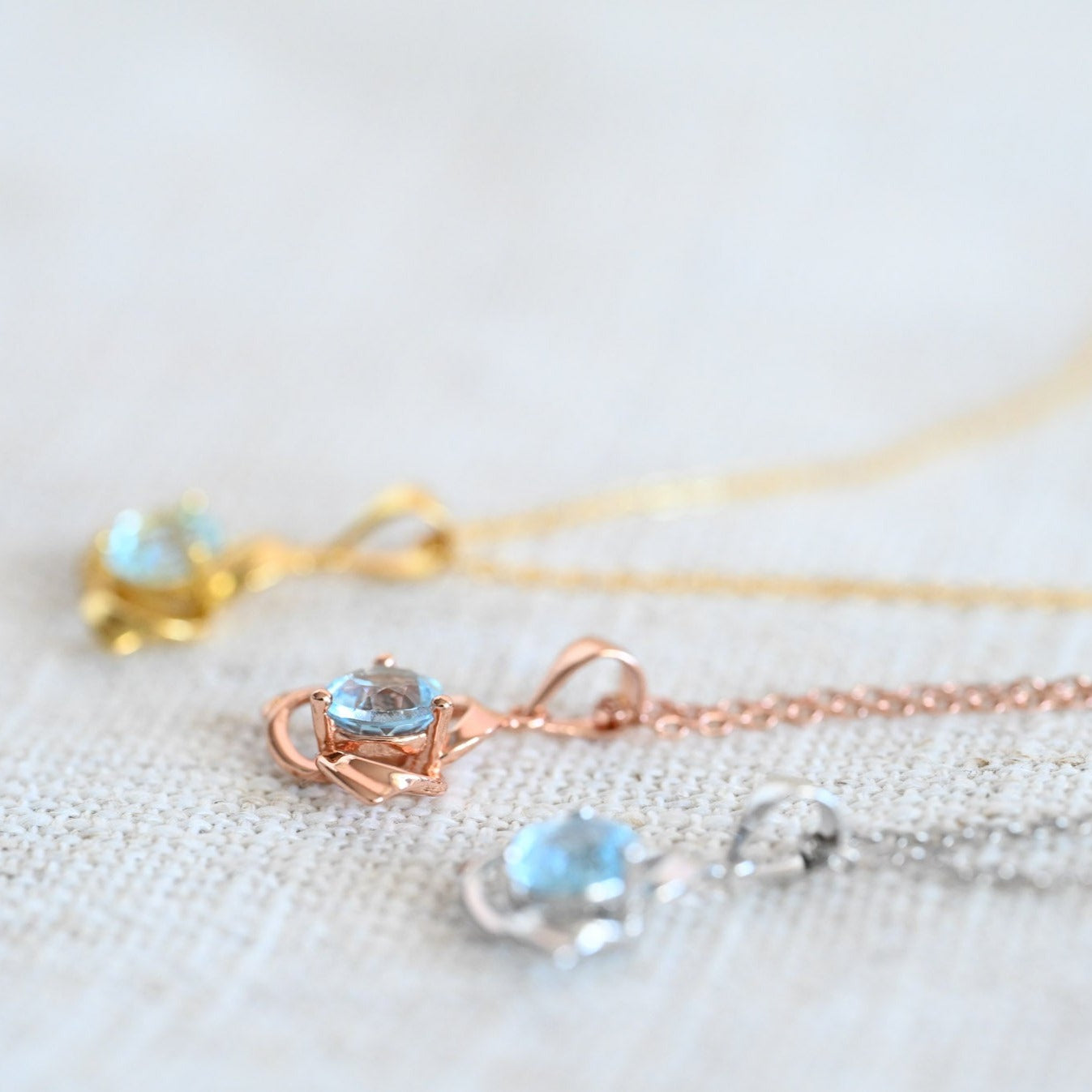 Zarte Minimalistische Halskette  Natürlicher Topaz Blume, 925er Silber, 18K Gold, Roségold